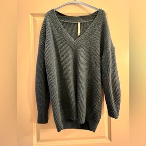 Aritzia Sweater Size Small